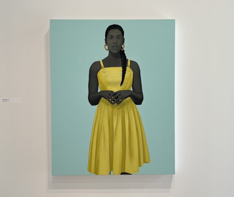 Amy Sherald，“Untitled (Opal)” (2019)，oil on linen，from the artist’s solo exhibition American Sublime at the Whitney Museum of American Art in New York (photo Hakim Bishara/Hyperallergic)