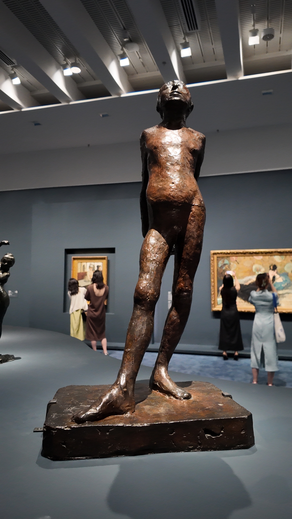 展览现场， “14岁的小舞女的裸体研究”