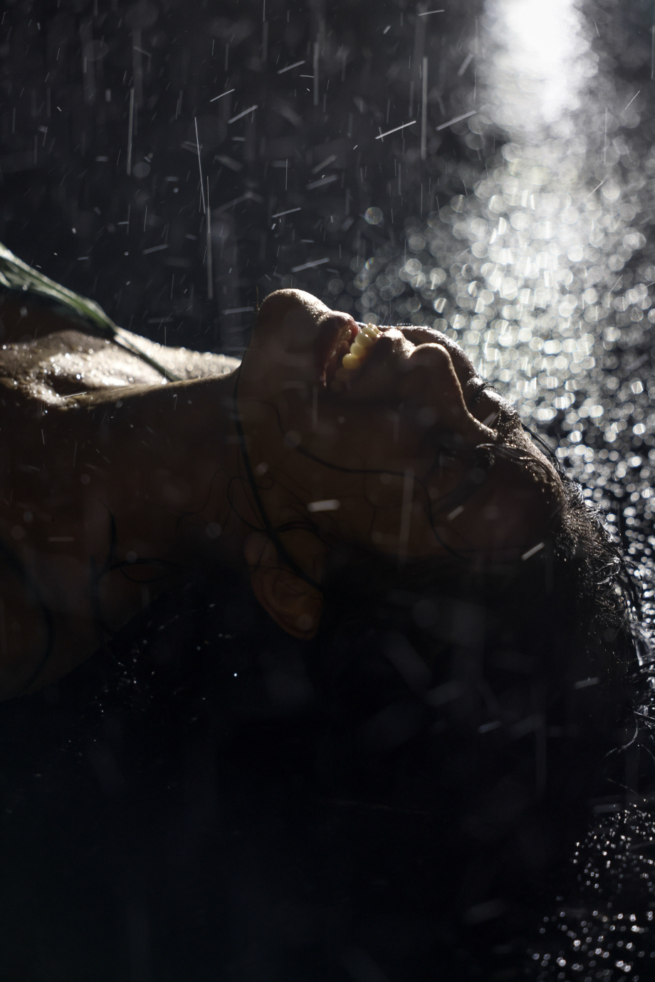 被困在那场雨中