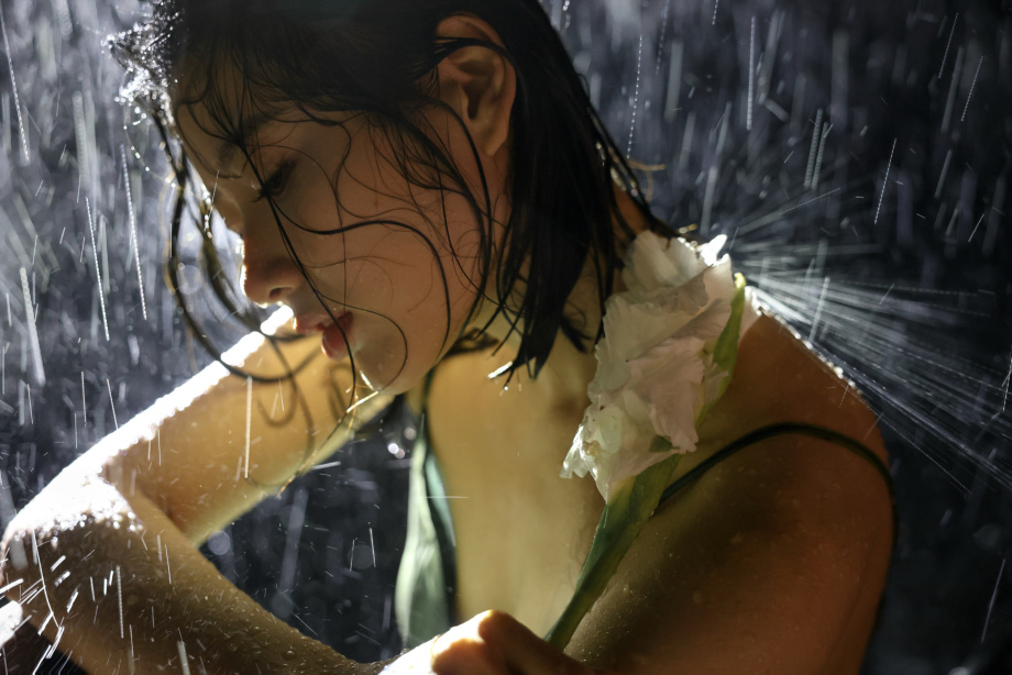 被困在那场雨中