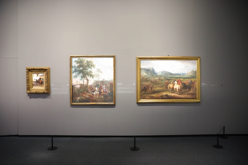 马——从地中海到江南的千年权力象征 展览通过油画、中国画、版画、雕塑、丝织品、车马器、陶俑等种类文物，讲述古今中外里，人类与马在不同历史阶段的不同关系。