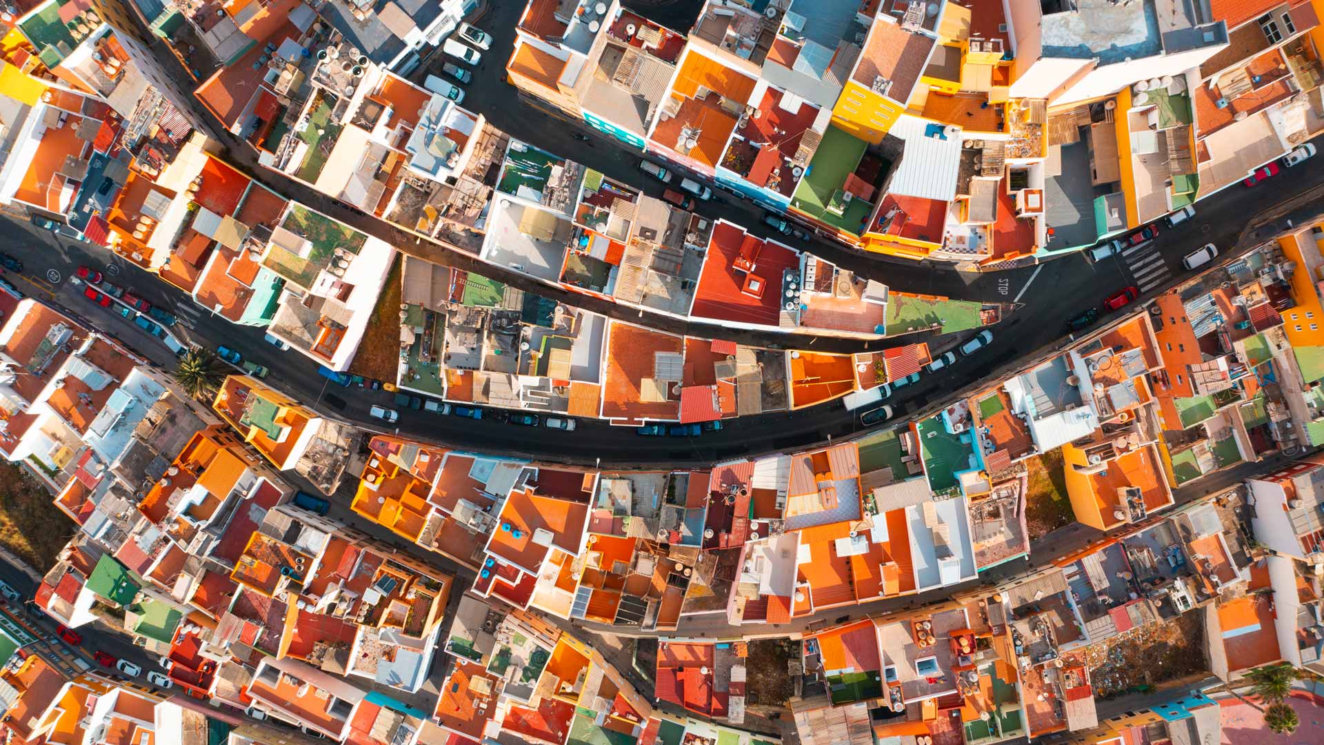 大加那利岛拉斯帕尔马斯色彩缤纷的房屋鸟瞰图，西班牙