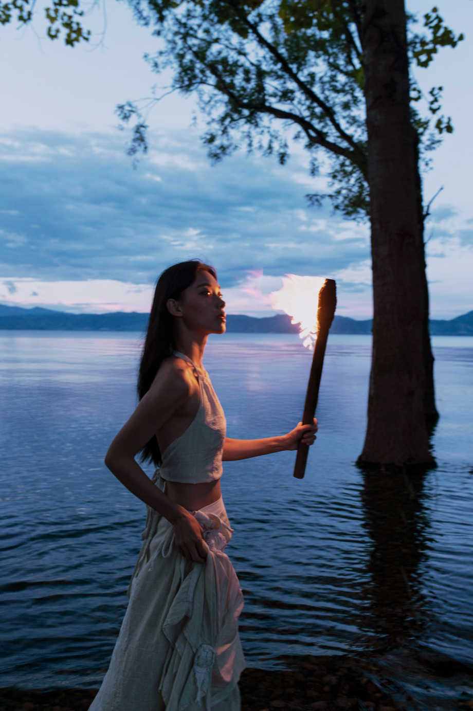 天暗下来，我就是光