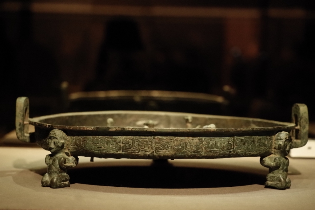 晋公盘展出现场 晋文公铸造 铭文记载联姻楚国