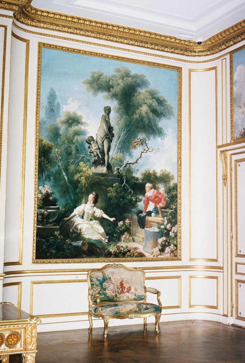 展厅中的弗拉戈纳尔《爱的进程》