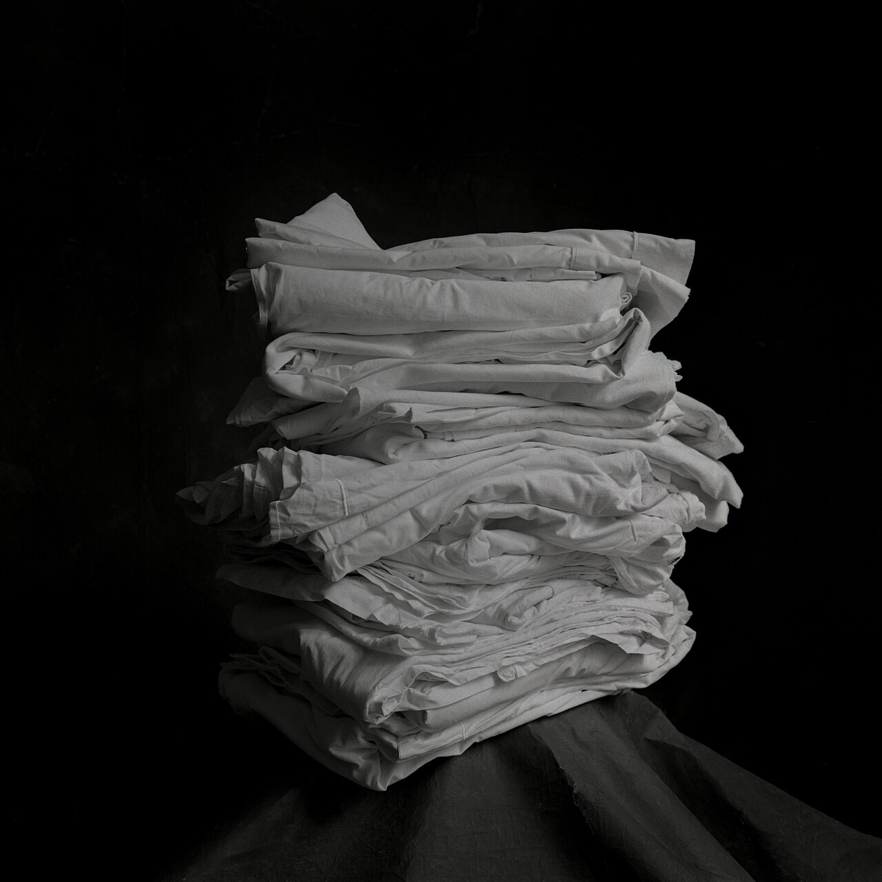 Amelia Stein，Laundry，2018. Silver gelatin print. University College Cork Art Collection.
