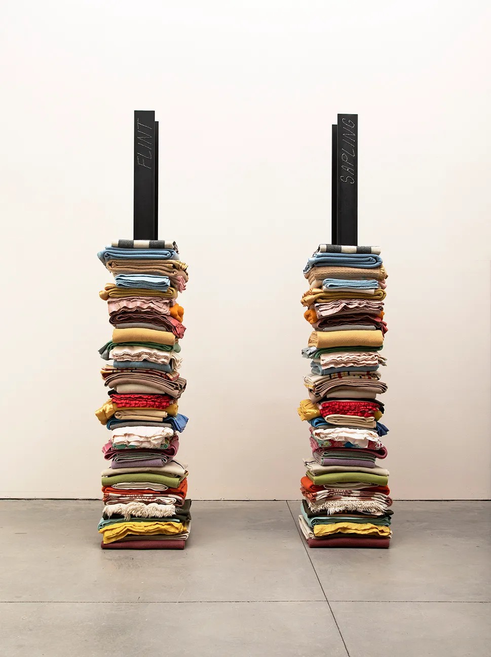 Marie Watt (Enrolled Member of the Seneca Nation of Indians/European Descent)，“Skywalker/Skyscraper (Twins)” (2020)，reclaimed wool blankets，steel I-Beams，two textile towers
