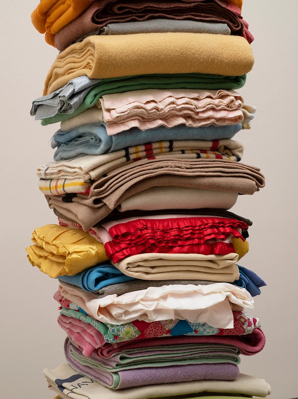 (© Marie Watt; photo by James Hart Photograph; courtesy Marie Watt Studio and MARC STRAUS，New York)