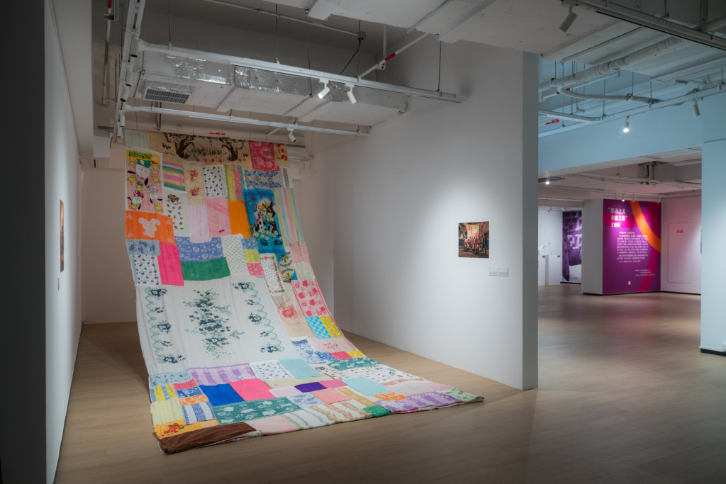 《生产/符号》 装置