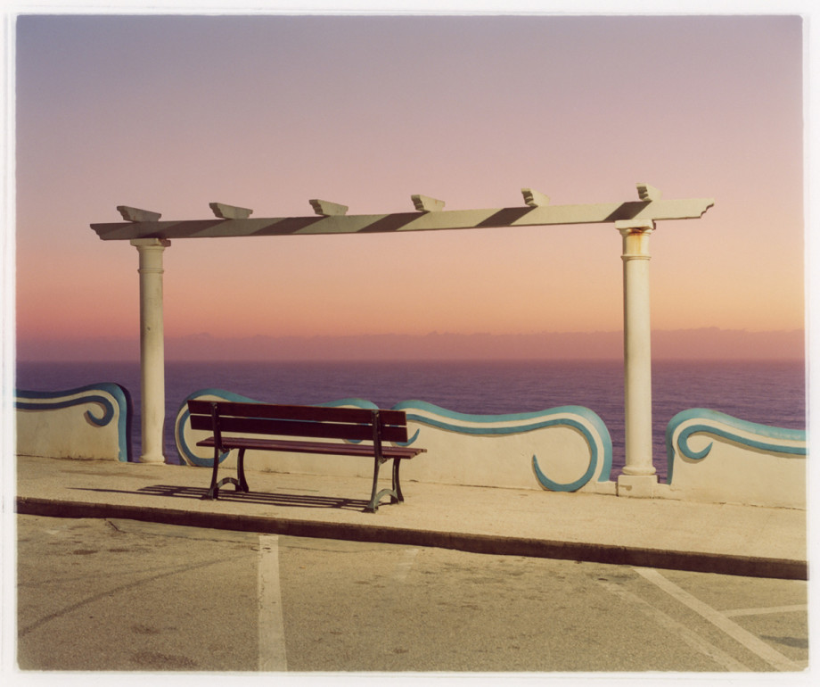 世界的親密和疏離 攝影師 Wade Schhaul 的作品，以獨特的視覺溫暖和親密感為特徵。為了創造出既個性化又永恆的影像，並對光線、色彩和紋理保持敏銳的敏感性，攝影師致力於與主體建立真實的聯繫，以便自然地發展細微的差別