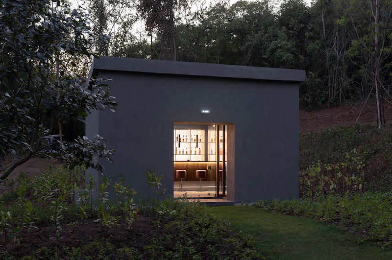 艾默格林&德拉塞特设计的名为《K-Bar》（2024年）的鸡尾酒休息室。