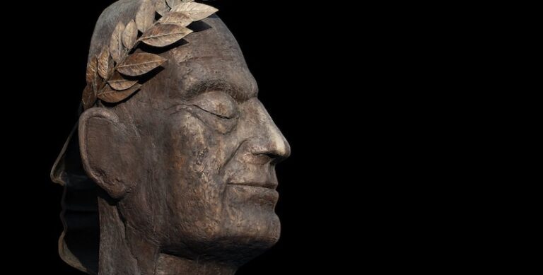 Sometime in the early ninth century AD，a Frankish scholar named Einhard sat down to write a biography. His theme was a worthy one. Charlemagne，the greatest king of his age，had died in 814，after a reign of almost fifty years. During that time he had won many wars，sponsored numerous reforms and served as the patron of a golden age of learning. The surest measure of his achievements was that in 800，in Rome itself，he had been crowned emperor: the heir of the Caesars.