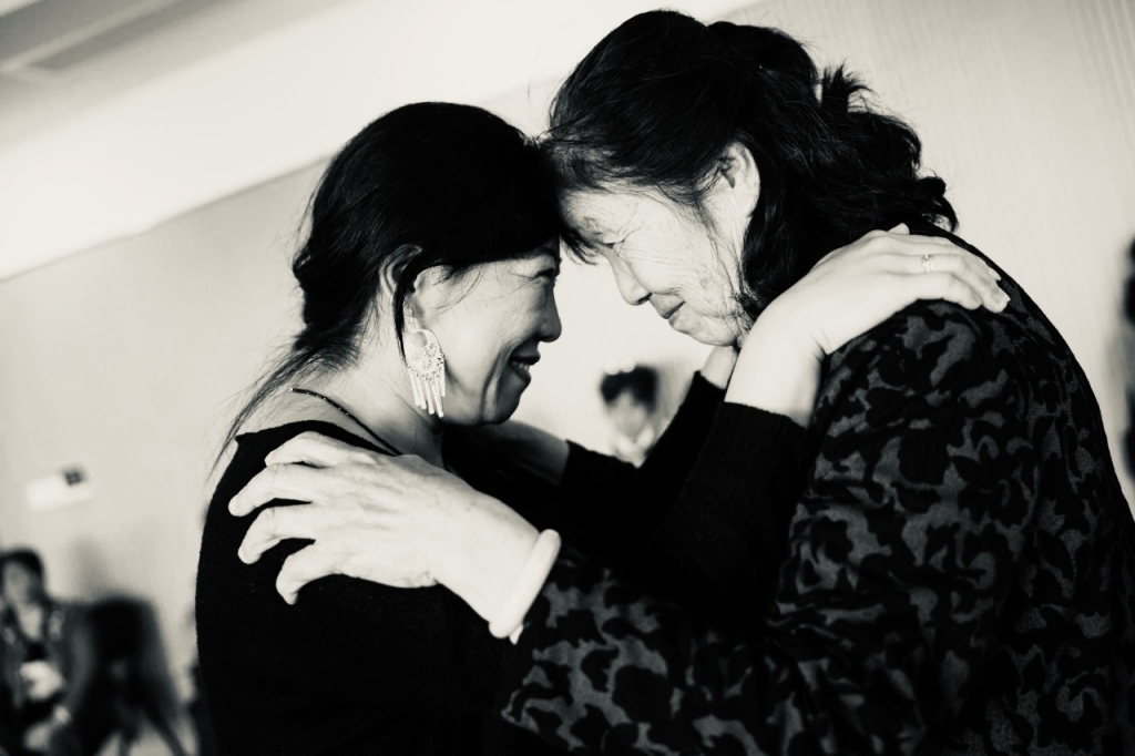 行为艺术《抛去虚拟文字的真实接触》现场，苏珺