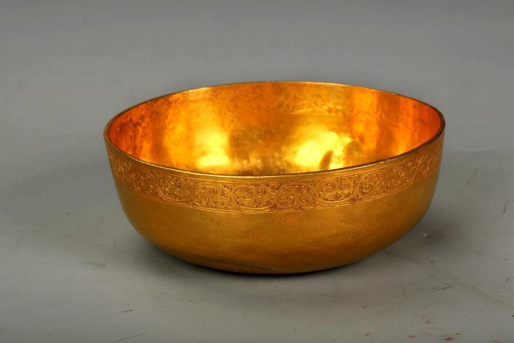 西夏刻花折枝牡丹纹金碗 武威市博物馆 藏 （一级文物）