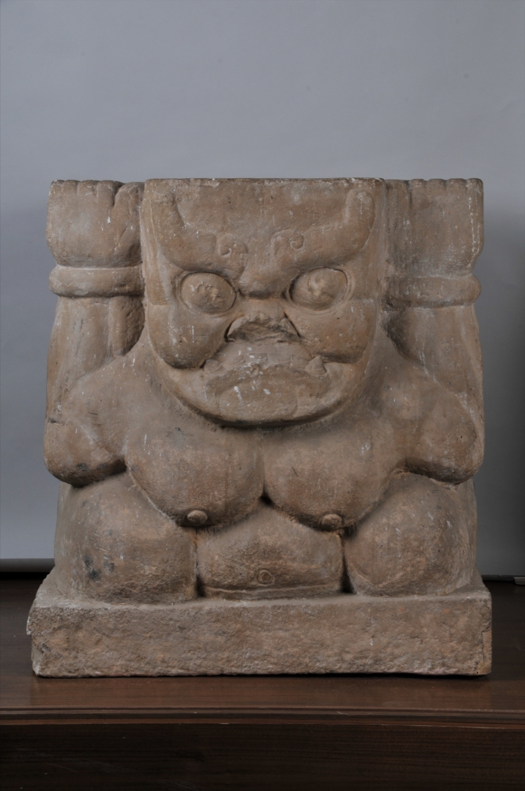 石雕力士志文支座 宁夏博物馆 藏 （一级文物）