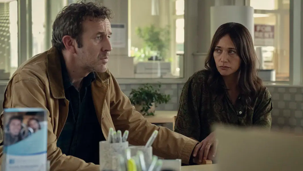 《黑镜》剧照：拍了个关于脑瘤的故事，但女主从头到尾都没掉过一根头发